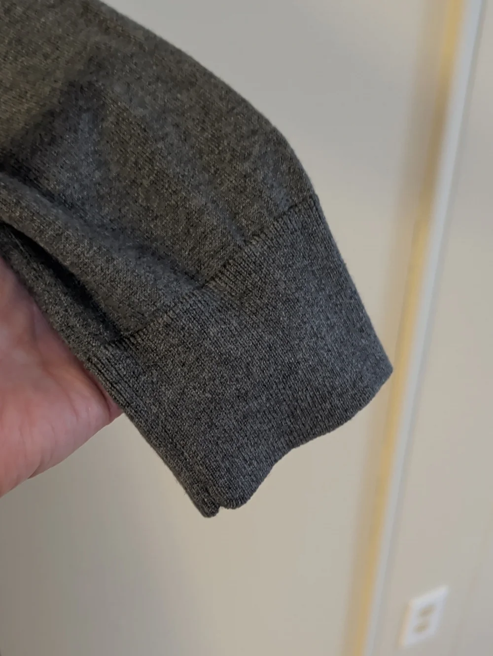 Banana Republic Men's Silk/Cotton/Cashmere Blend Charcoal V-Neck Sweater